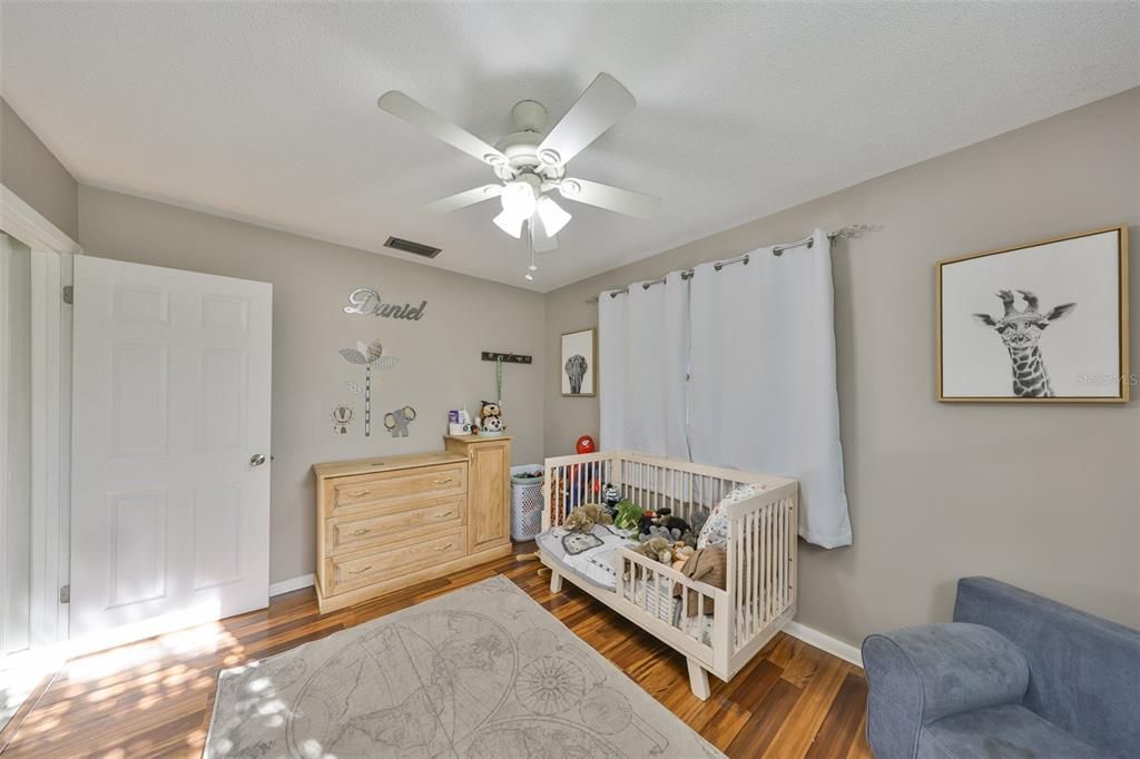 На продажу: $385,000 (4 спален, 2 ванн, 1692 Квадратных фут)