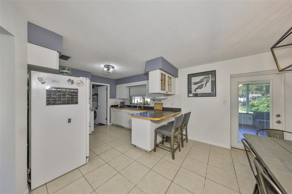 На продажу: $385,000 (4 спален, 2 ванн, 1692 Квадратных фут)