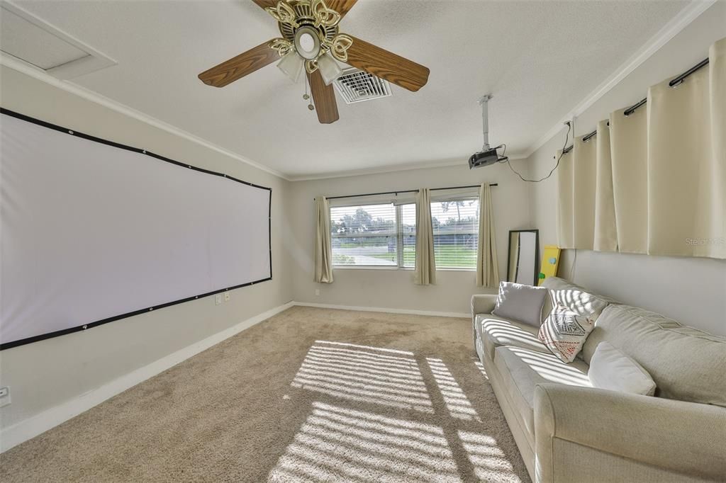 На продажу: $385,000 (4 спален, 2 ванн, 1692 Квадратных фут)