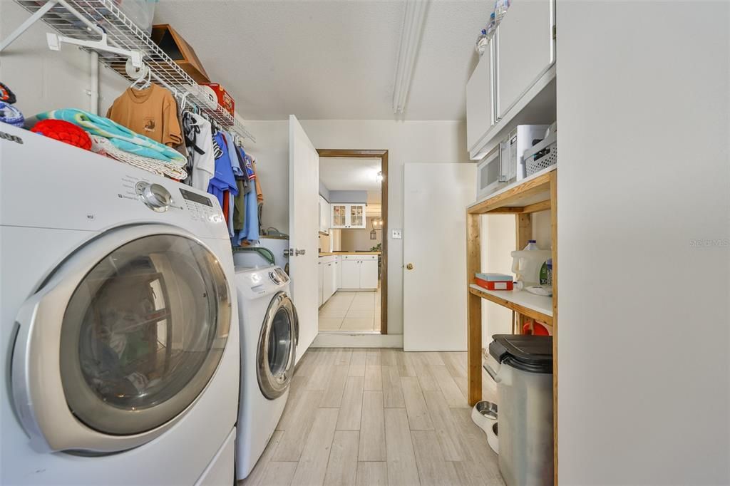 На продажу: $385,000 (4 спален, 2 ванн, 1692 Квадратных фут)