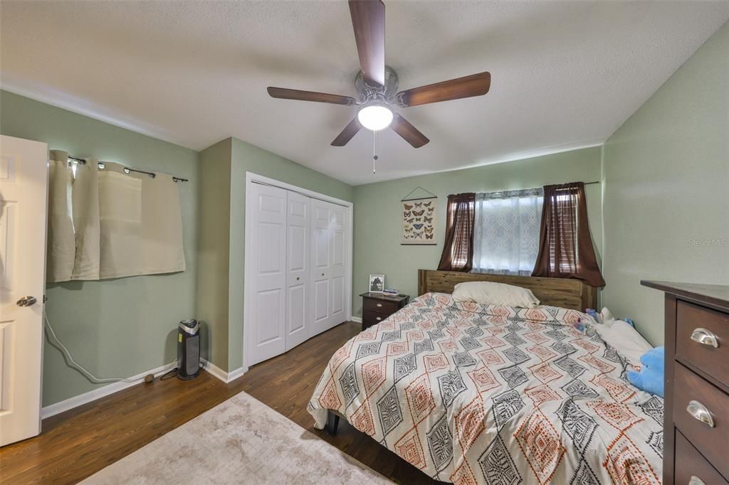 На продажу: $385,000 (4 спален, 2 ванн, 1692 Квадратных фут)