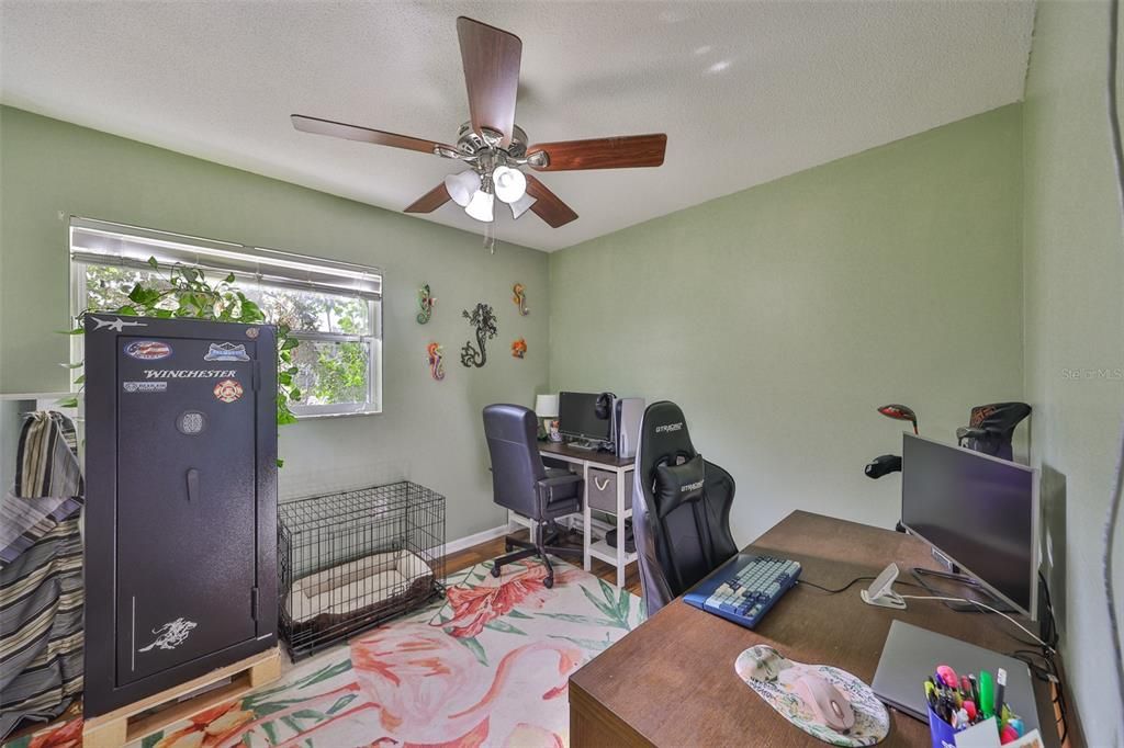 На продажу: $385,000 (4 спален, 2 ванн, 1692 Квадратных фут)