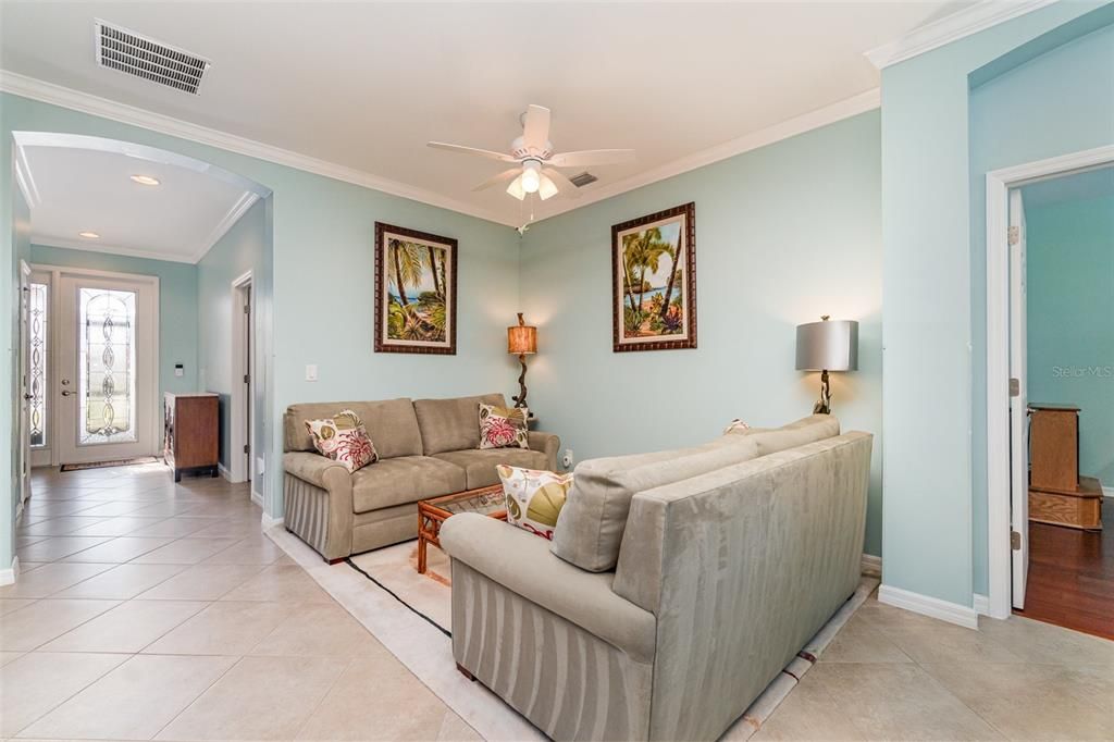 合同活跃: $425,000 (3 贝兹, 2 浴室, 1805 平方英尺)