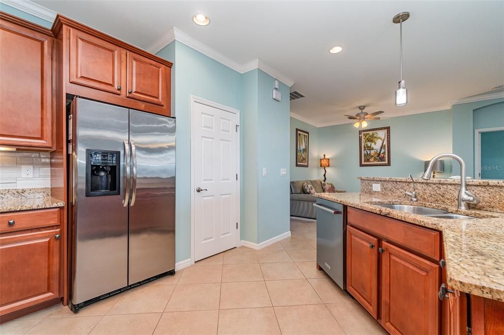 合同活跃: $425,000 (3 贝兹, 2 浴室, 1805 平方英尺)