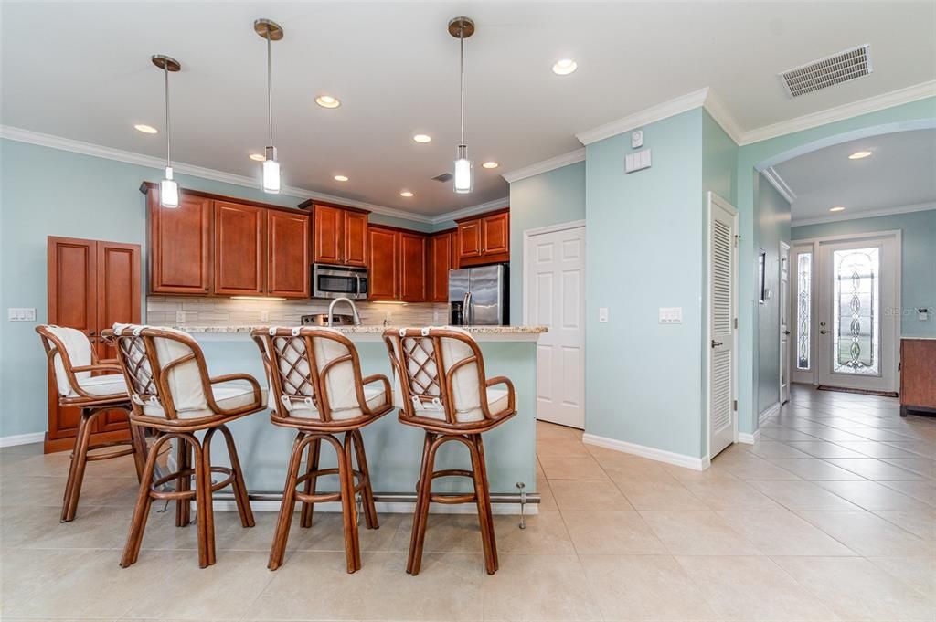 合同活跃: $425,000 (3 贝兹, 2 浴室, 1805 平方英尺)