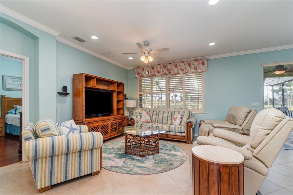 合同活跃: $425,000 (3 贝兹, 2 浴室, 1805 平方英尺)