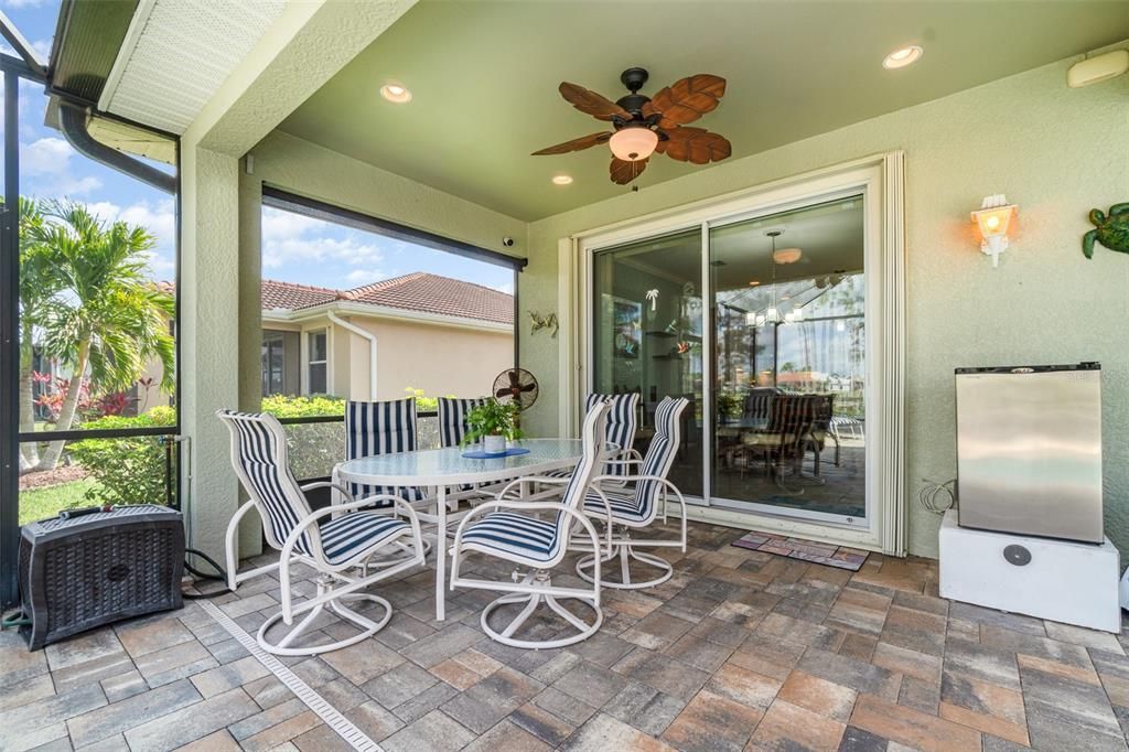 合同活跃: $425,000 (3 贝兹, 2 浴室, 1805 平方英尺)