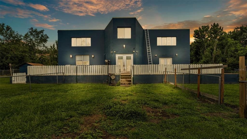 合同活跃: $425,000 (4 贝兹, 4 浴室, 4188 平方英尺)