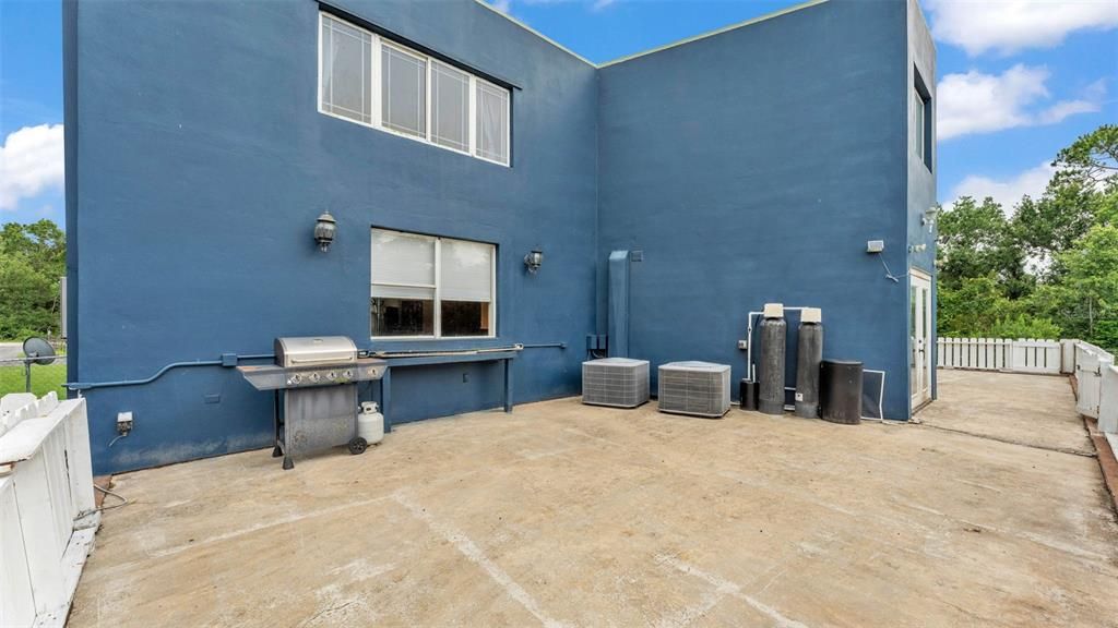 合同活跃: $425,000 (4 贝兹, 4 浴室, 4188 平方英尺)