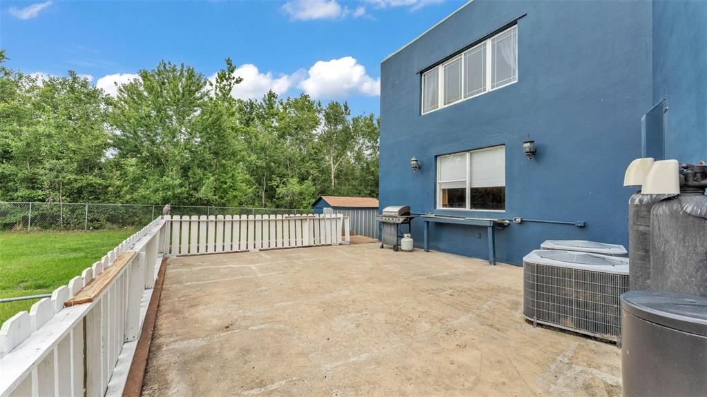 合同活跃: $425,000 (4 贝兹, 4 浴室, 4188 平方英尺)