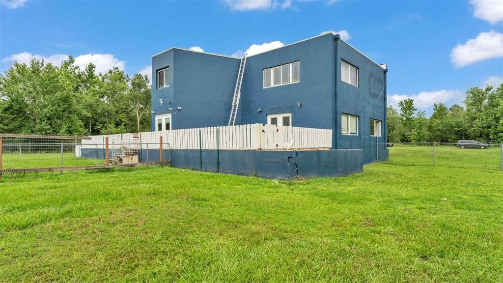 合同活跃: $425,000 (4 贝兹, 4 浴室, 4188 平方英尺)