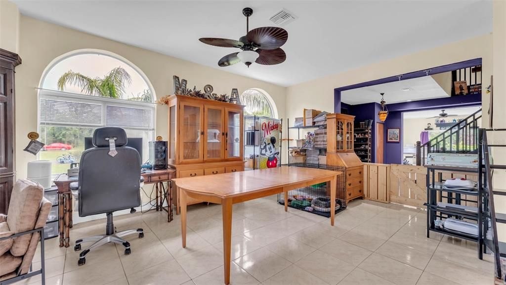 合同活跃: $425,000 (4 贝兹, 4 浴室, 4188 平方英尺)