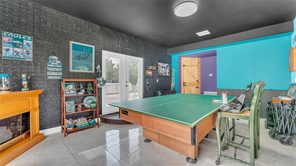 合同活跃: $425,000 (4 贝兹, 4 浴室, 4188 平方英尺)