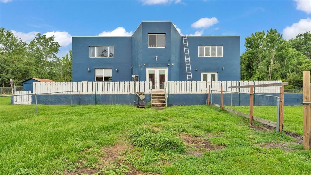 合同活跃: $425,000 (4 贝兹, 4 浴室, 4188 平方英尺)