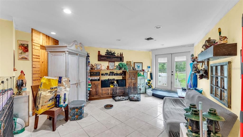 合同活跃: $425,000 (4 贝兹, 4 浴室, 4188 平方英尺)