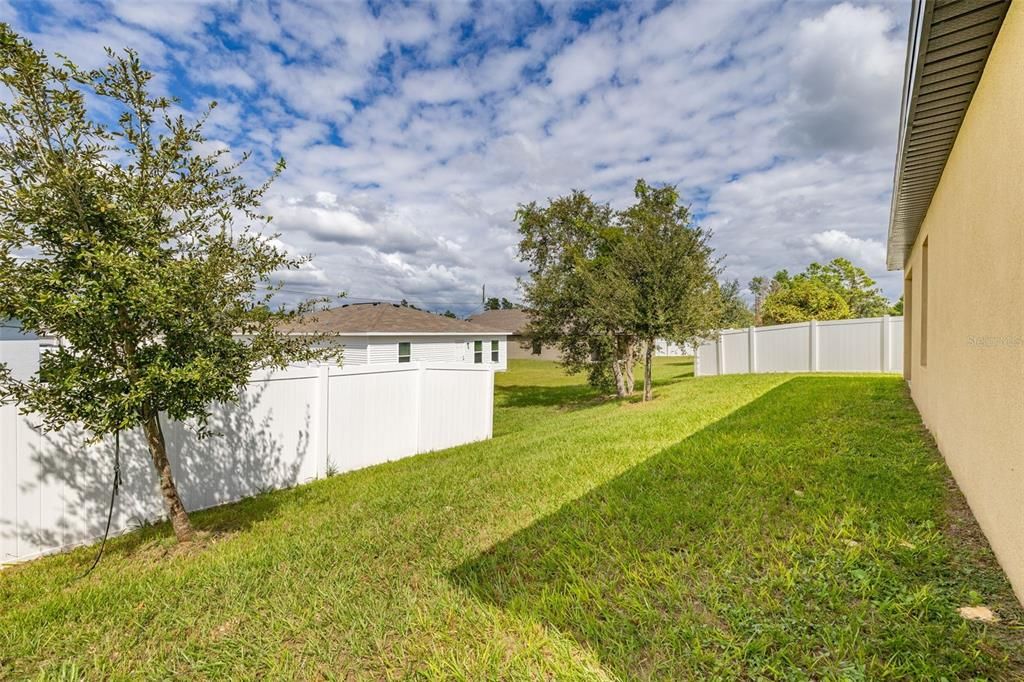 For Sale: $333,000 (5 beds, 3 baths, 2005 Square Feet)