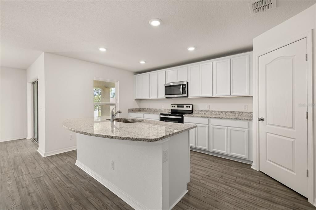 For Sale: $333,000 (5 beds, 3 baths, 2005 Square Feet)