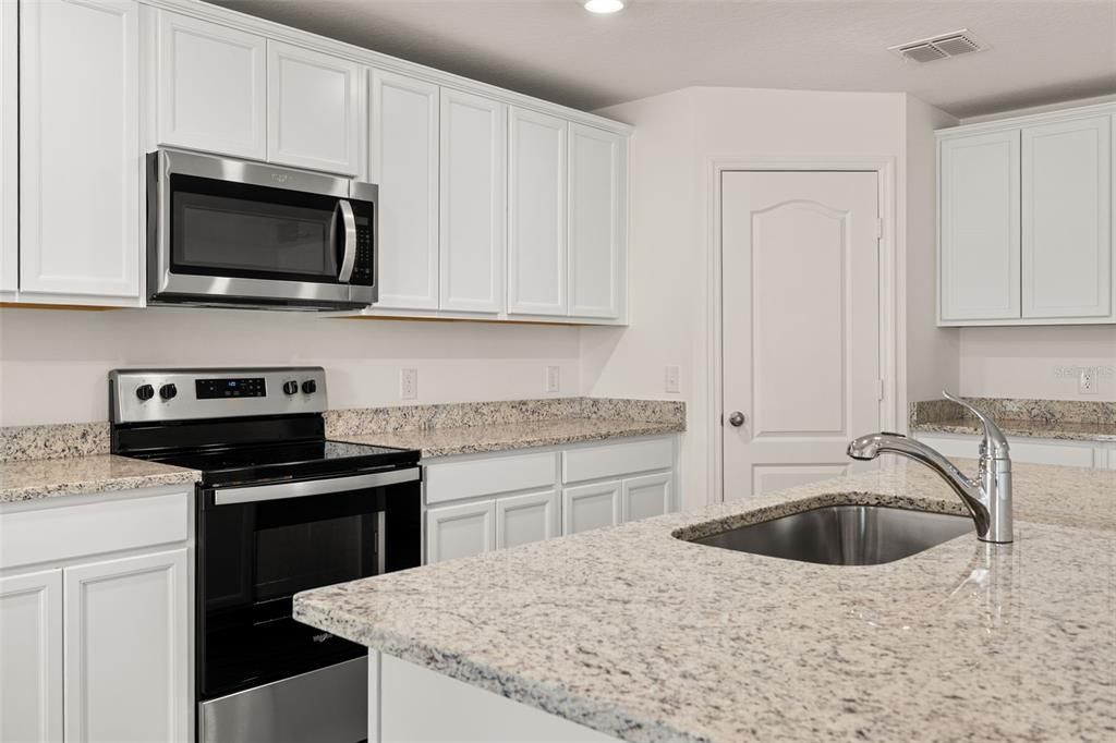 For Sale: $333,000 (5 beds, 3 baths, 2005 Square Feet)