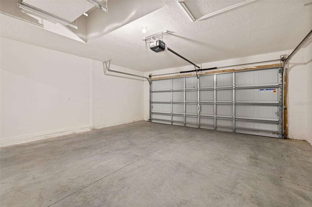 For Sale: $333,000 (5 beds, 3 baths, 2005 Square Feet)