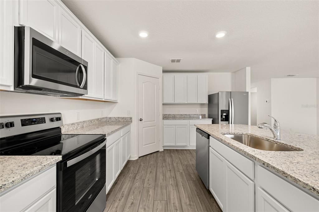 For Sale: $333,000 (5 beds, 3 baths, 2005 Square Feet)