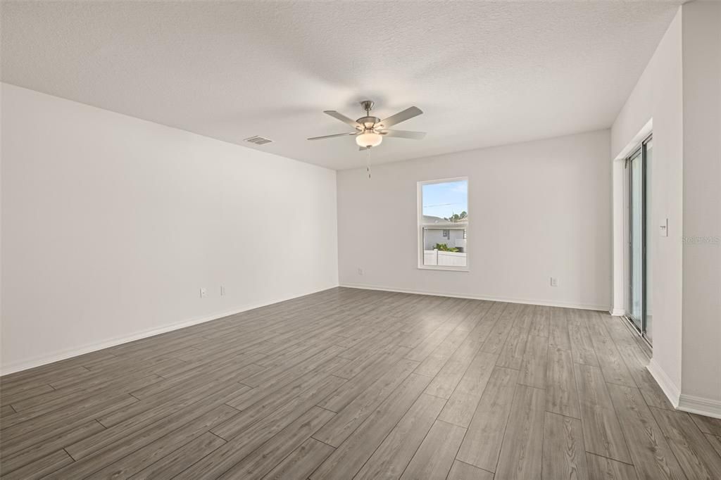 For Sale: $333,000 (5 beds, 3 baths, 2005 Square Feet)