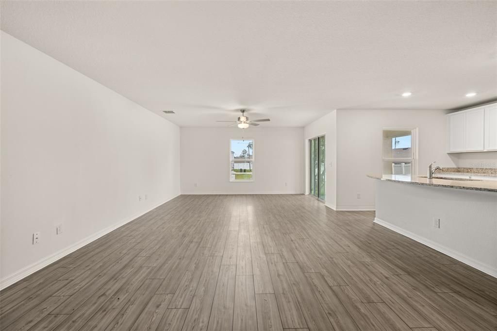 For Sale: $333,000 (5 beds, 3 baths, 2005 Square Feet)