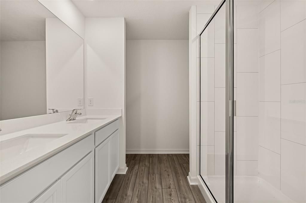 For Sale: $333,000 (5 beds, 3 baths, 2005 Square Feet)