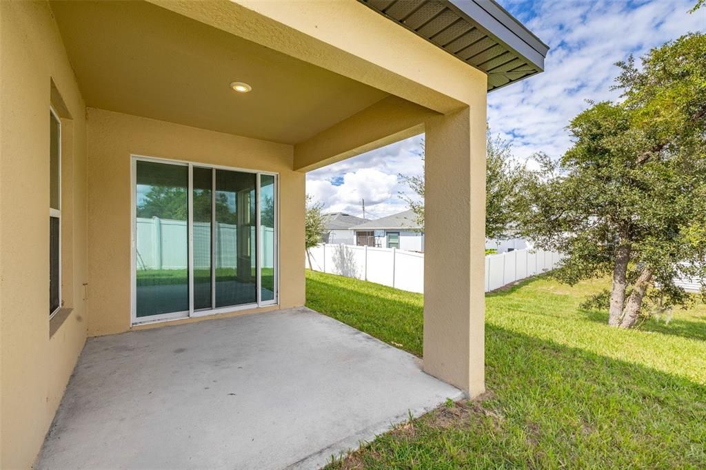 For Sale: $333,000 (5 beds, 3 baths, 2005 Square Feet)