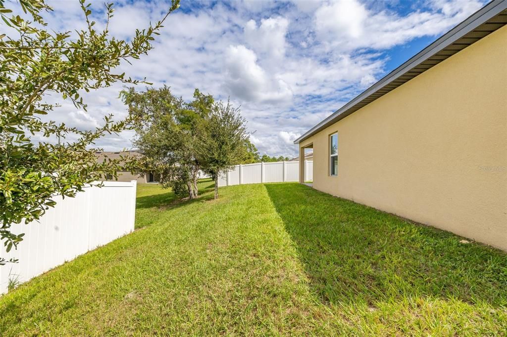 For Sale: $333,000 (5 beds, 3 baths, 2005 Square Feet)