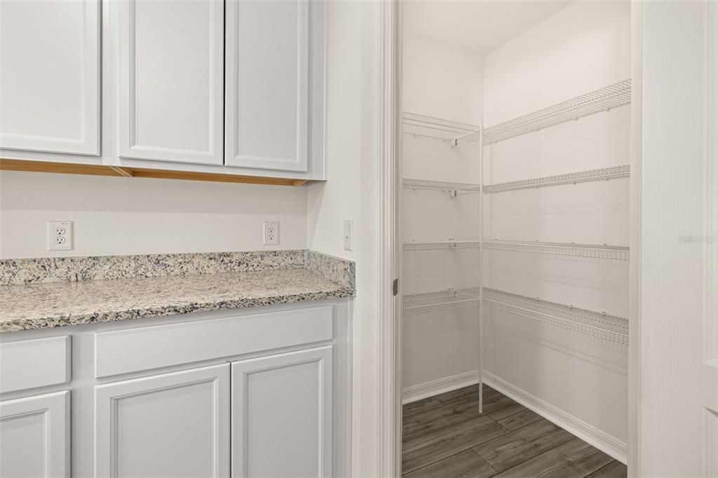 For Sale: $333,000 (5 beds, 3 baths, 2005 Square Feet)