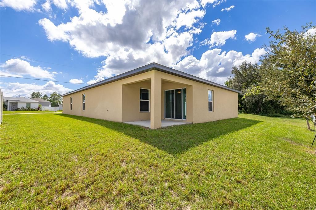 For Sale: $333,000 (5 beds, 3 baths, 2005 Square Feet)