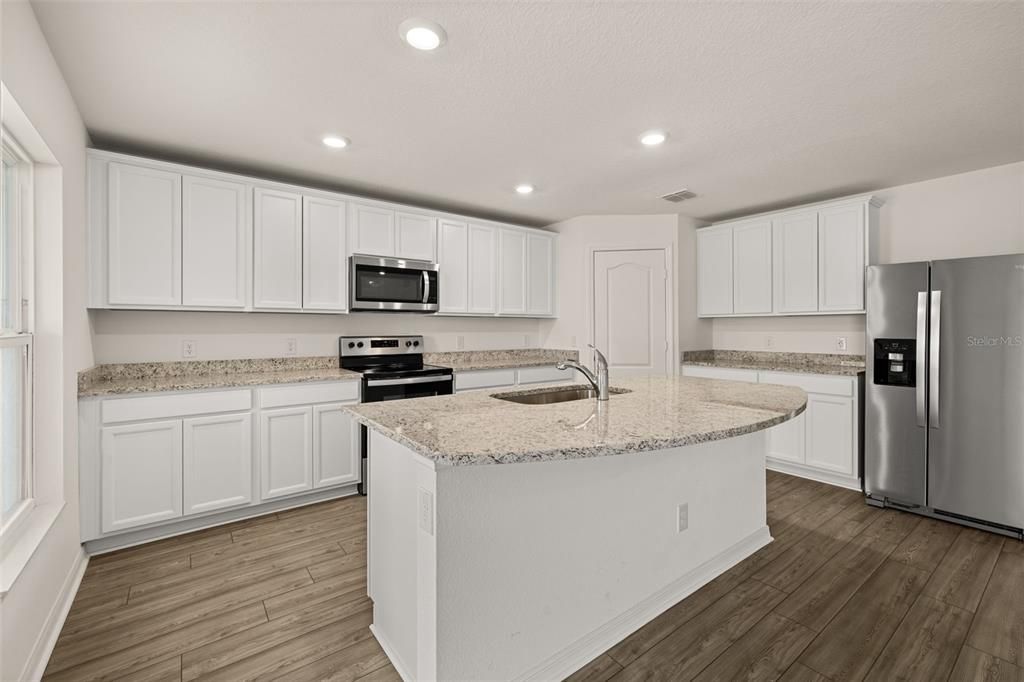 For Sale: $333,000 (5 beds, 3 baths, 2005 Square Feet)