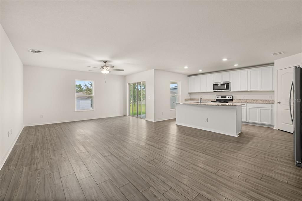 For Sale: $333,000 (5 beds, 3 baths, 2005 Square Feet)