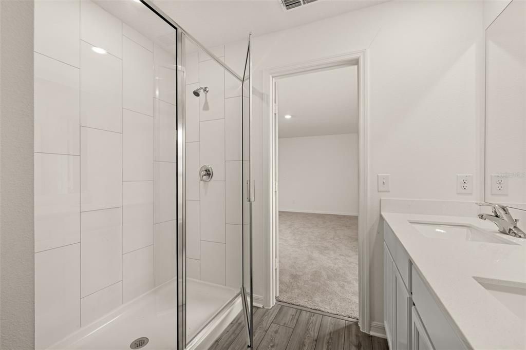 For Sale: $333,000 (5 beds, 3 baths, 2005 Square Feet)