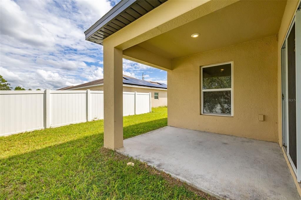 For Sale: $333,000 (5 beds, 3 baths, 2005 Square Feet)