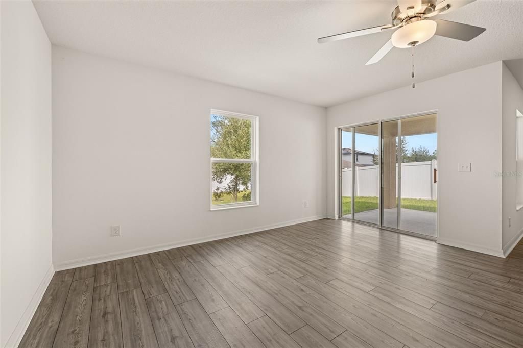 For Sale: $333,000 (5 beds, 3 baths, 2005 Square Feet)