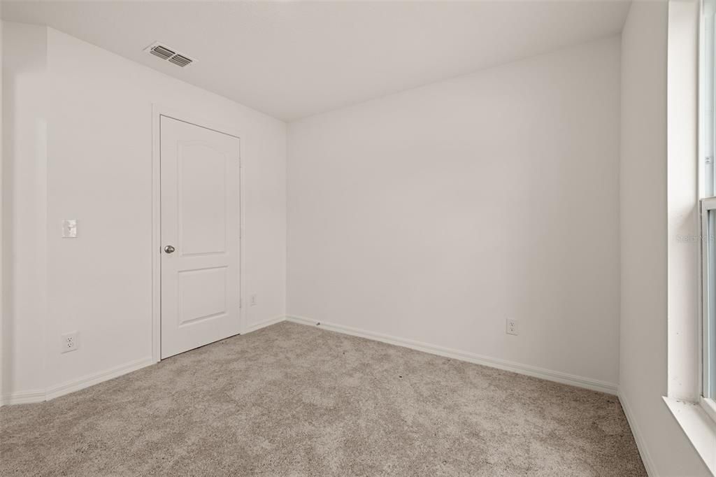 For Sale: $333,000 (5 beds, 3 baths, 2005 Square Feet)