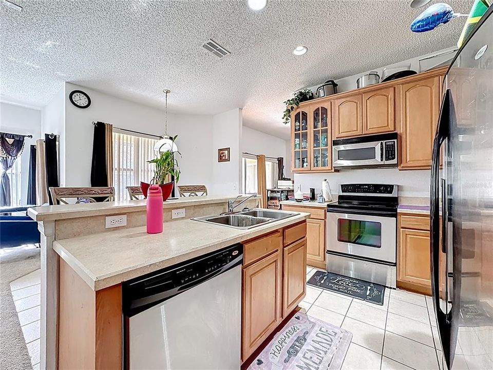 For Sale: $324,900 (4 beds, 3 baths, 2398 Square Feet)