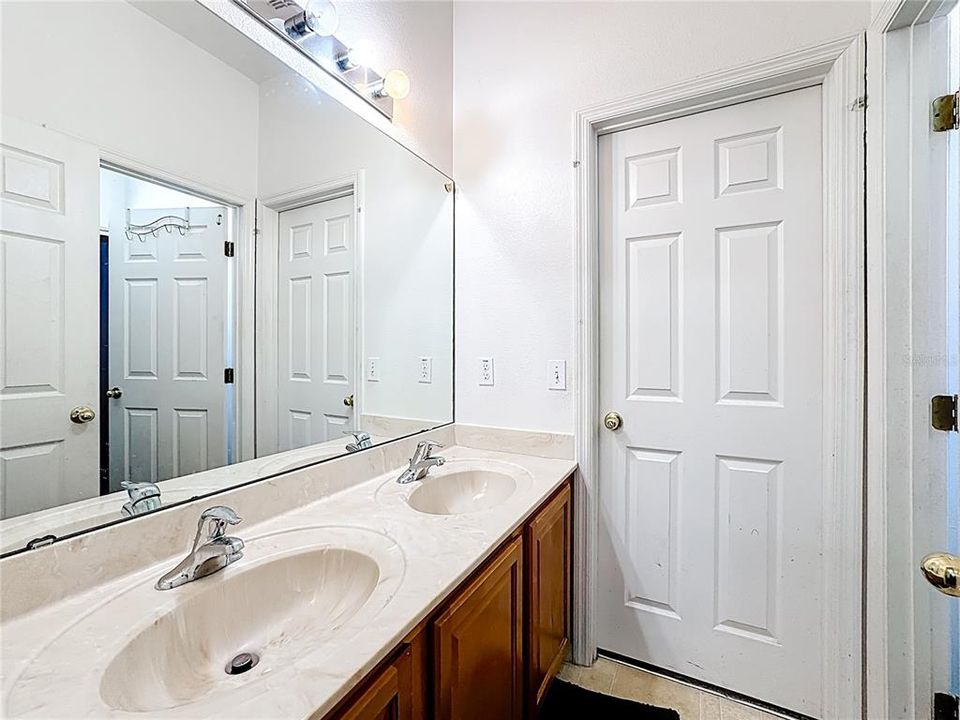 For Sale: $324,900 (4 beds, 3 baths, 2398 Square Feet)