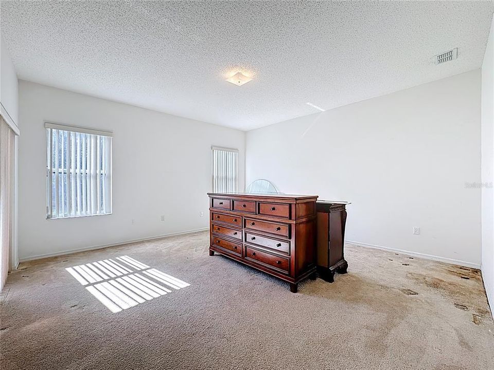 For Sale: $324,900 (4 beds, 3 baths, 2398 Square Feet)