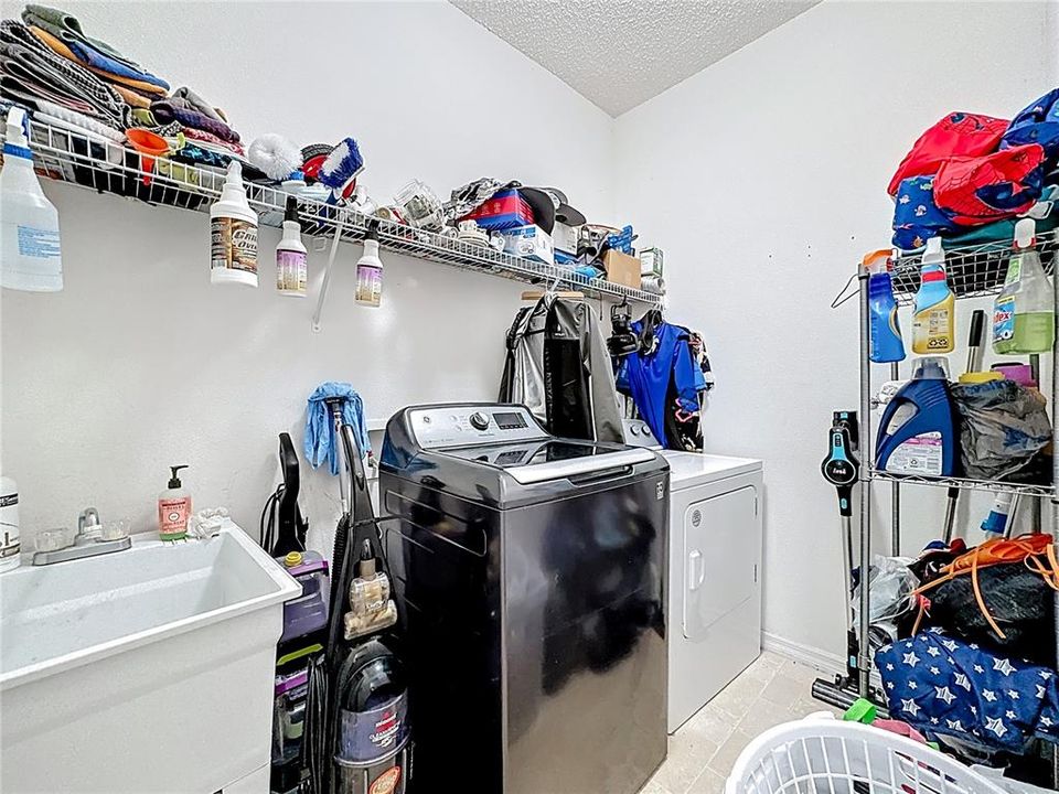 For Sale: $324,900 (4 beds, 3 baths, 2398 Square Feet)