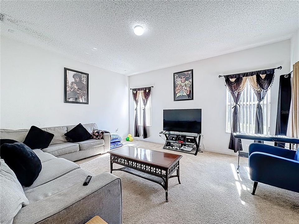 For Sale: $324,900 (4 beds, 3 baths, 2398 Square Feet)