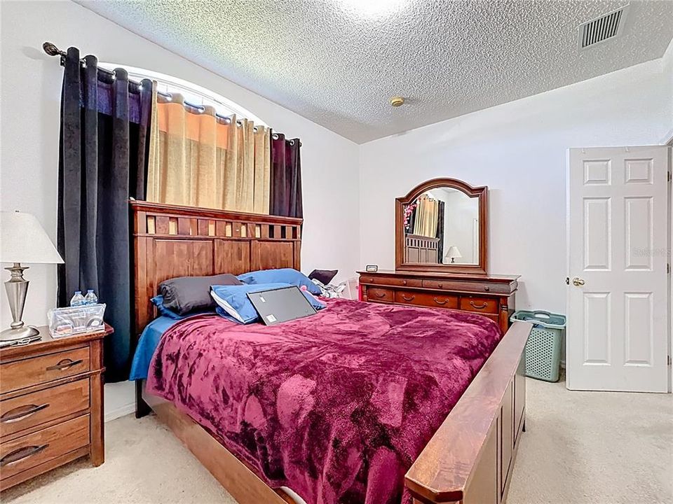 For Sale: $324,900 (4 beds, 3 baths, 2398 Square Feet)