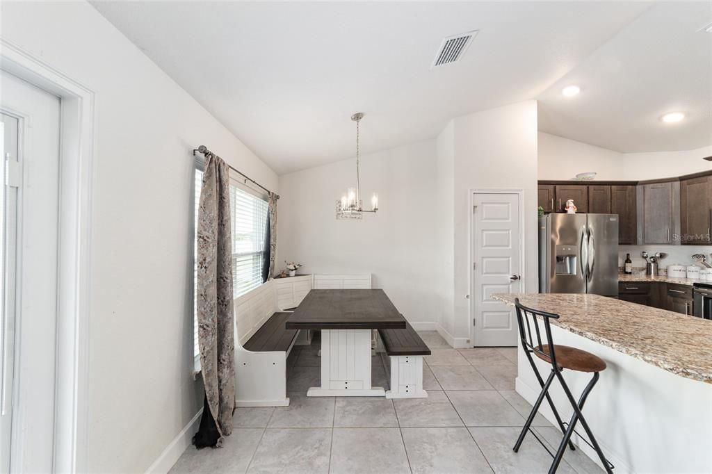 待售: $329,900 (3 贝兹, 2 浴室, 2066 平方英尺)