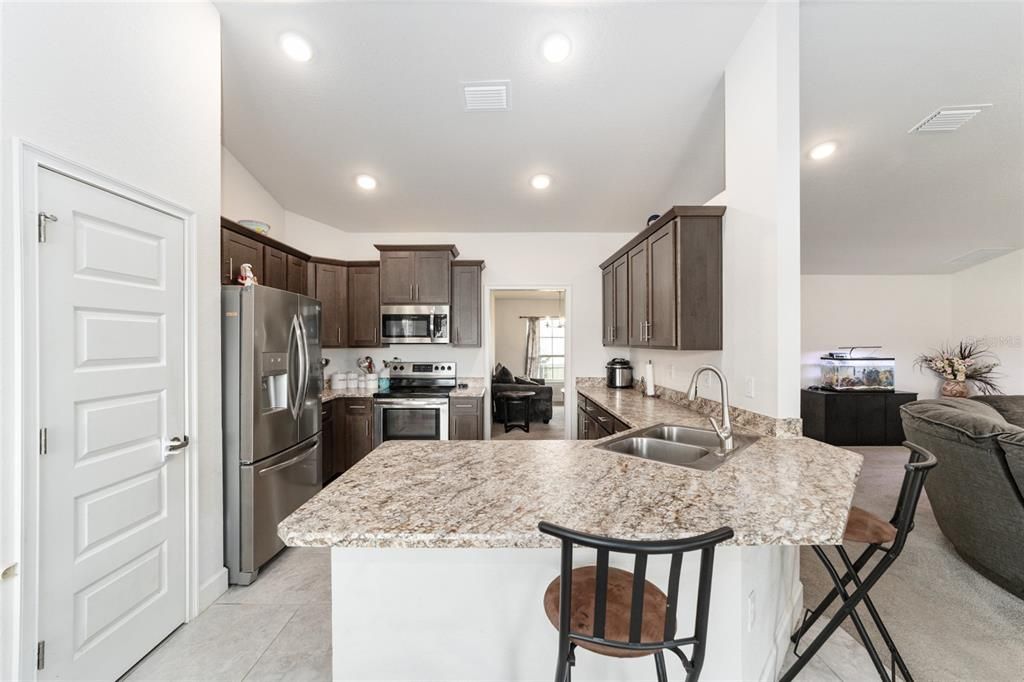 待售: $329,900 (3 贝兹, 2 浴室, 2066 平方英尺)