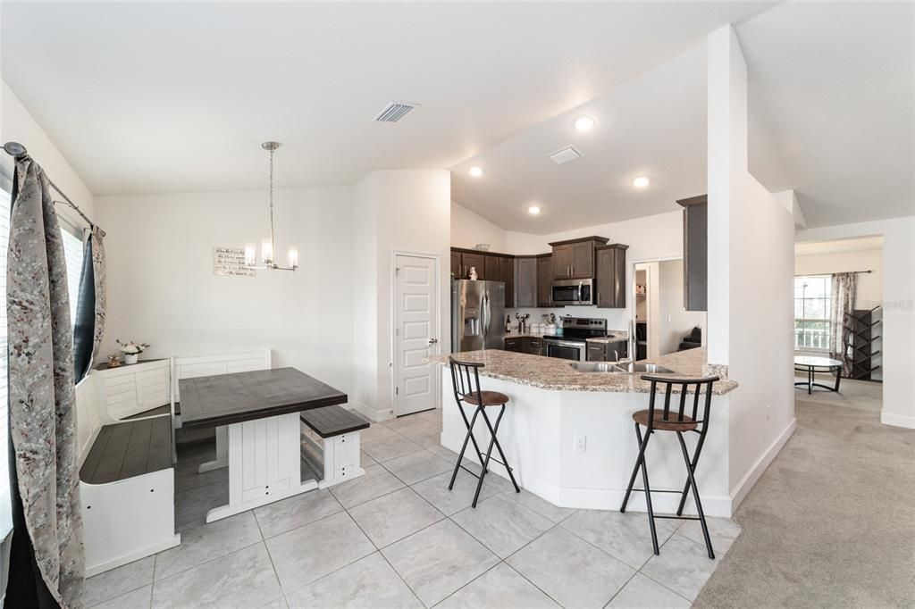 待售: $329,900 (3 贝兹, 2 浴室, 2066 平方英尺)