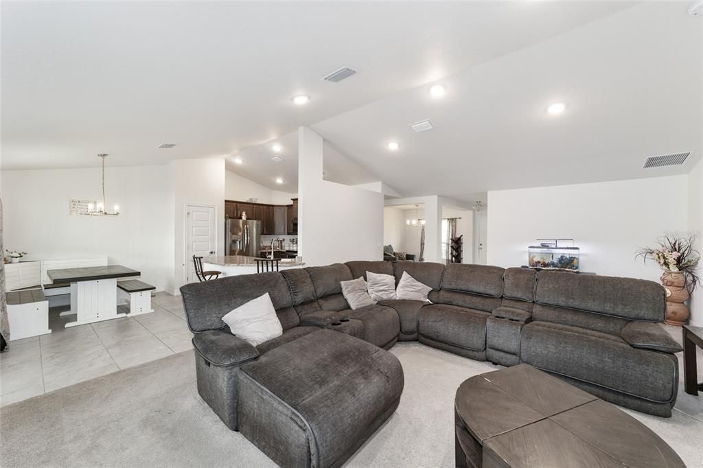 待售: $329,900 (3 贝兹, 2 浴室, 2066 平方英尺)