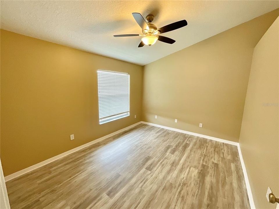 Под контрактом: $1,850 (2 спален, 1 ванн, 1252 Квадратных фут)