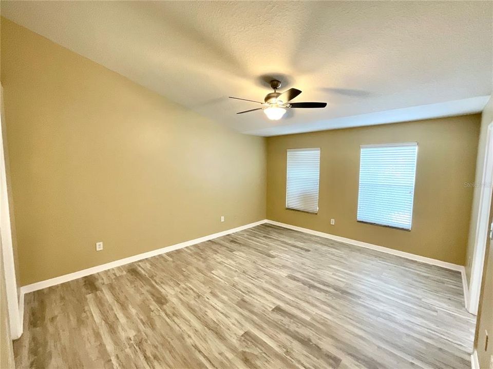 Под контрактом: $1,850 (2 спален, 1 ванн, 1252 Квадратных фут)