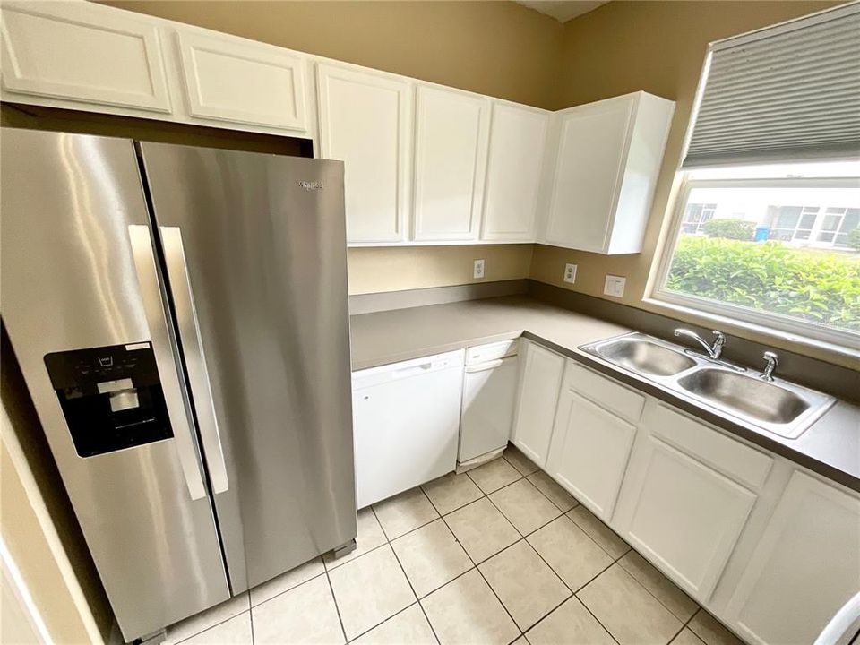 Под контрактом: $1,850 (2 спален, 1 ванн, 1252 Квадратных фут)